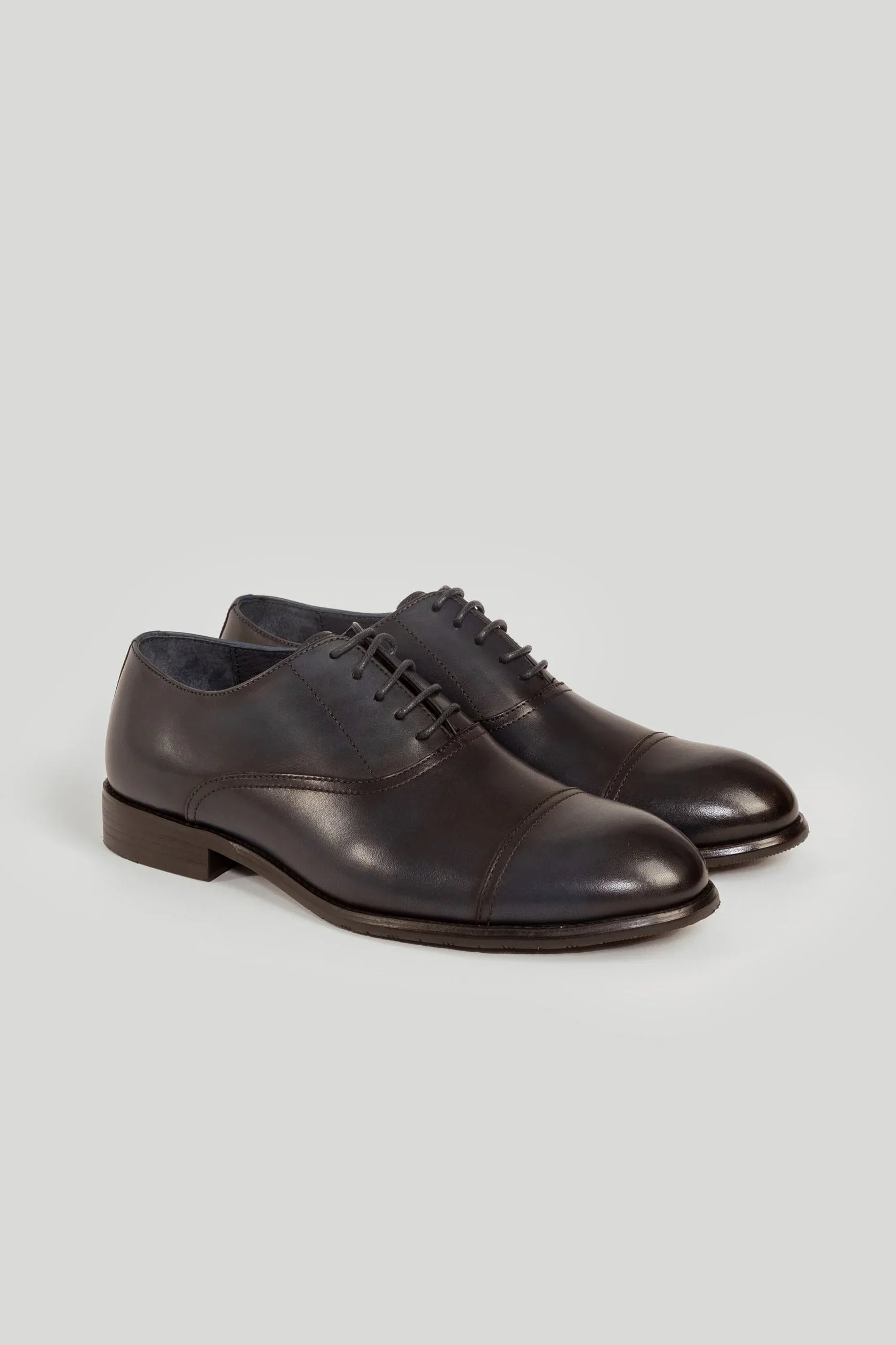 Zapatos Oxford de piel en color azul marino