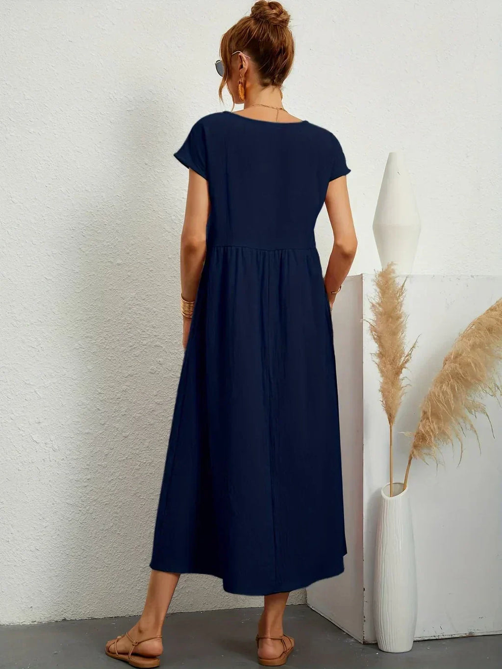 Gabriela — Elegancia Atemporal, Vestido Midi Fluido