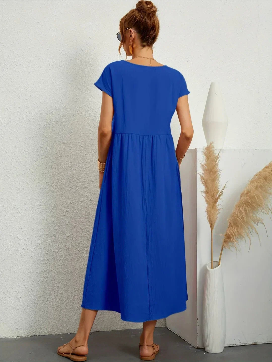 Gabriela — Elegancia Atemporal, Vestido Midi Fluido