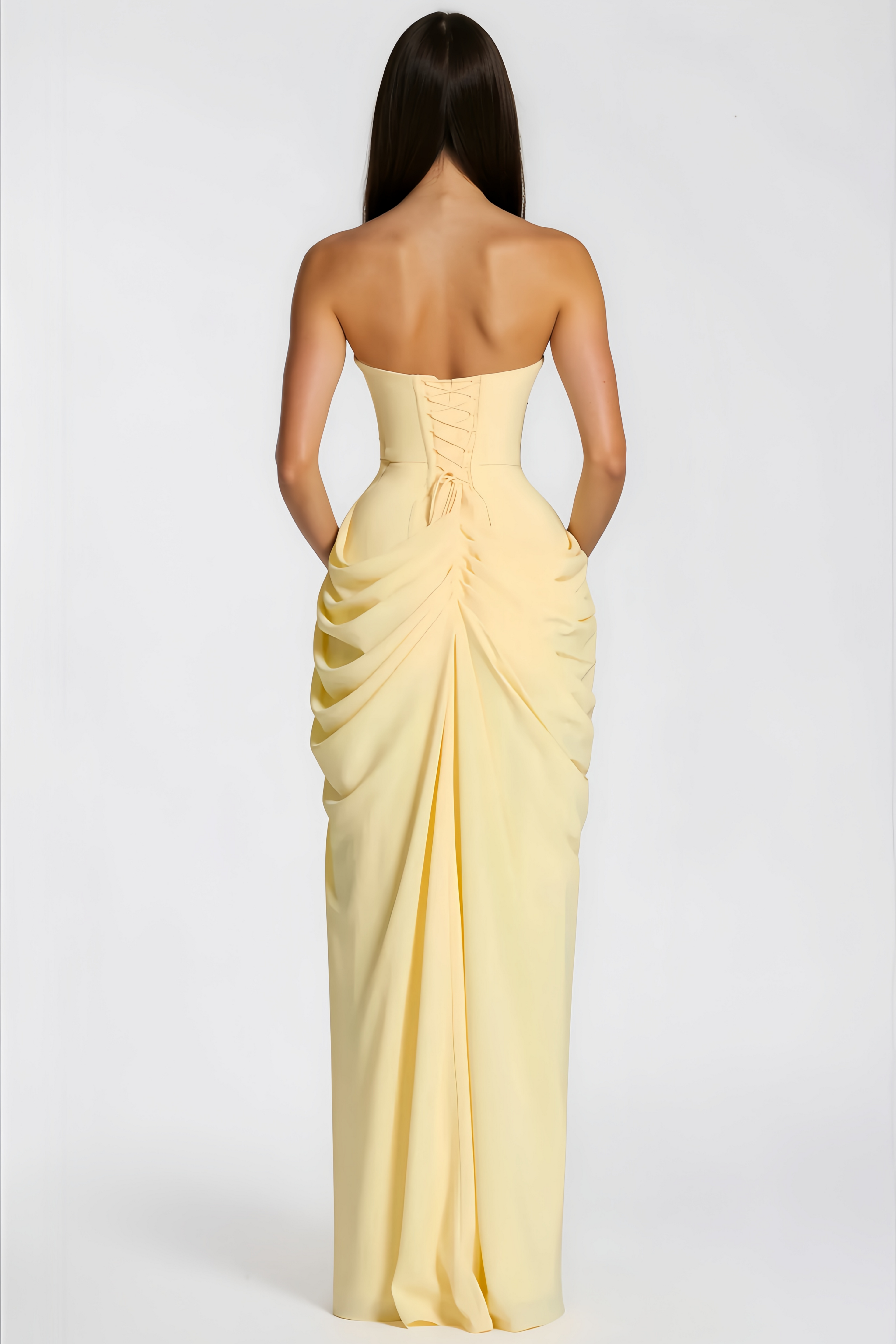 Vestido largo amarillo Safiya con fruncidos y cruce en la parte delantera