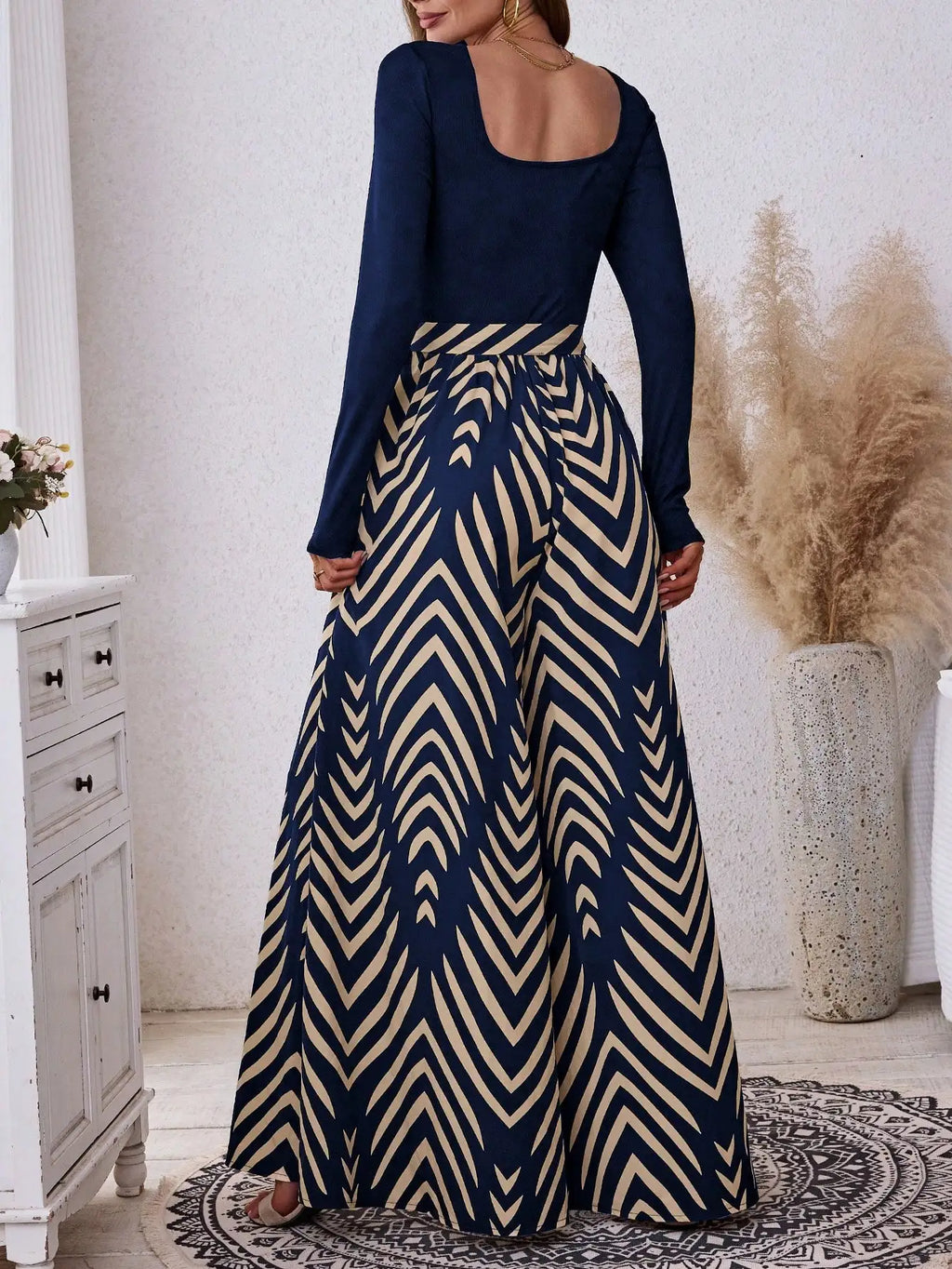 Mono de mujer elegante, de manga larga y pierna ancha