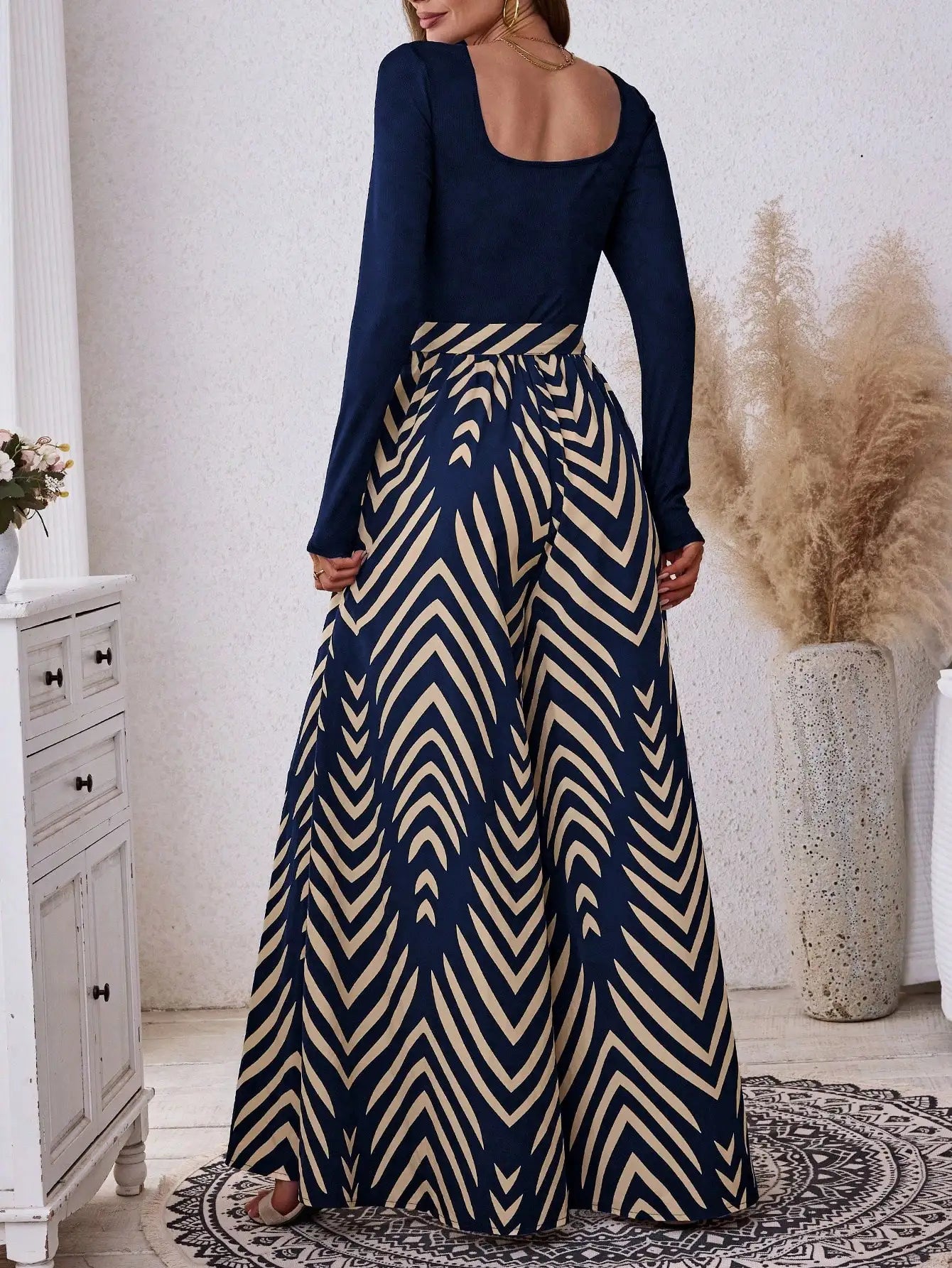 Mono de mujer elegante, de manga larga y pierna ancha