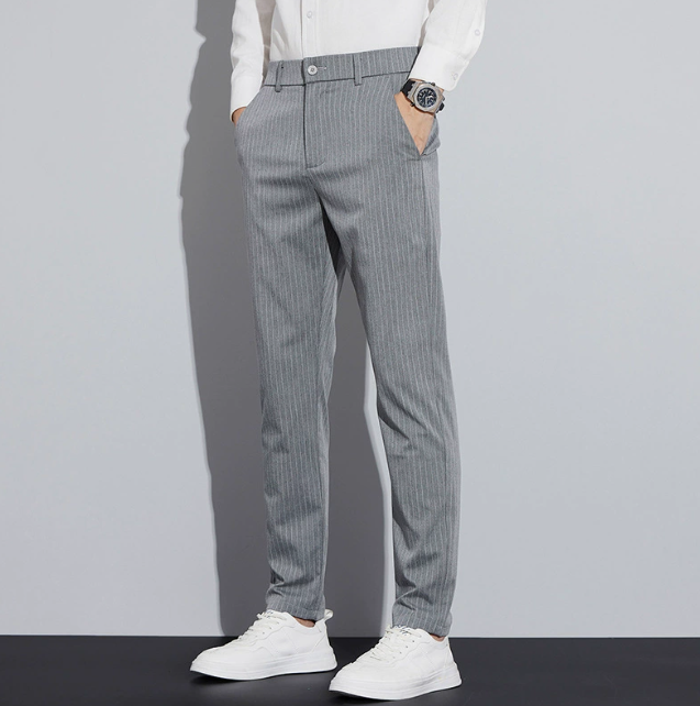 Pantalones de hombre ajustados a rayas